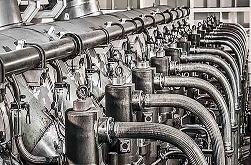 Metal hose connections in industrial pipeline system